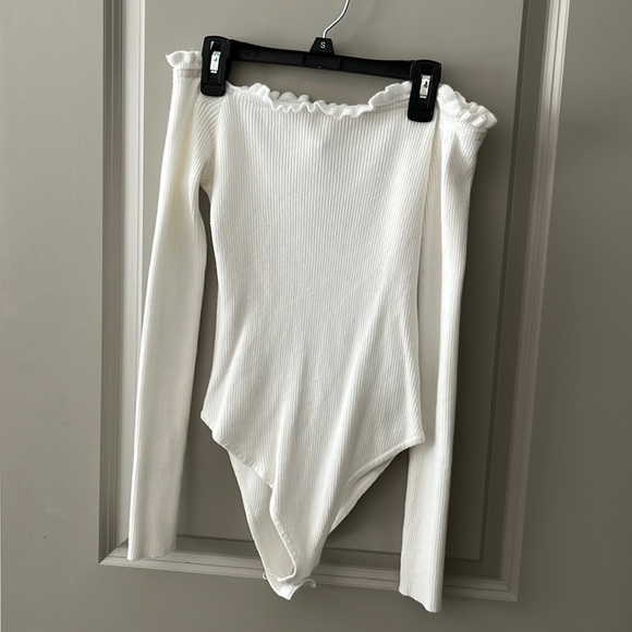 Boutique white bodysuit ruffle top size small - Picture 1 of 2